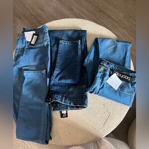 THREE PAIRS OF BOOHOO TALL BLUE DENIM JEGGINGS IN A SIZE 12… 34” INSEAM… NWTS.